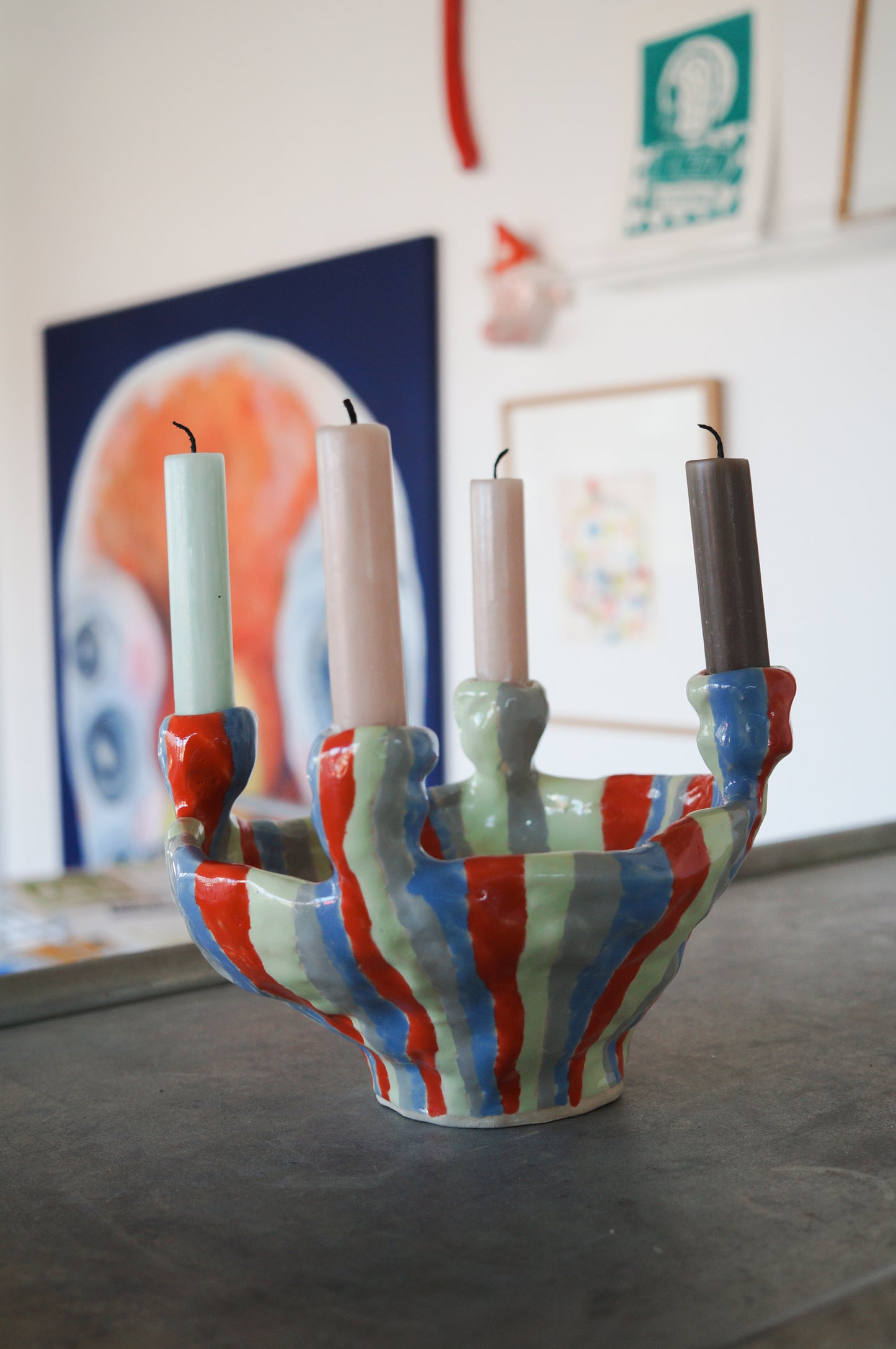 Stribet lysestage til fire lys