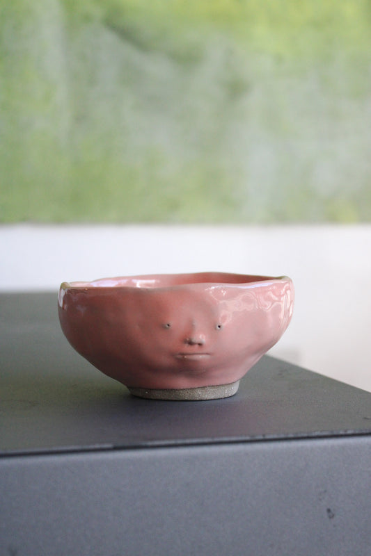 Håndlavet, lyserød ansigtskop i stentøj