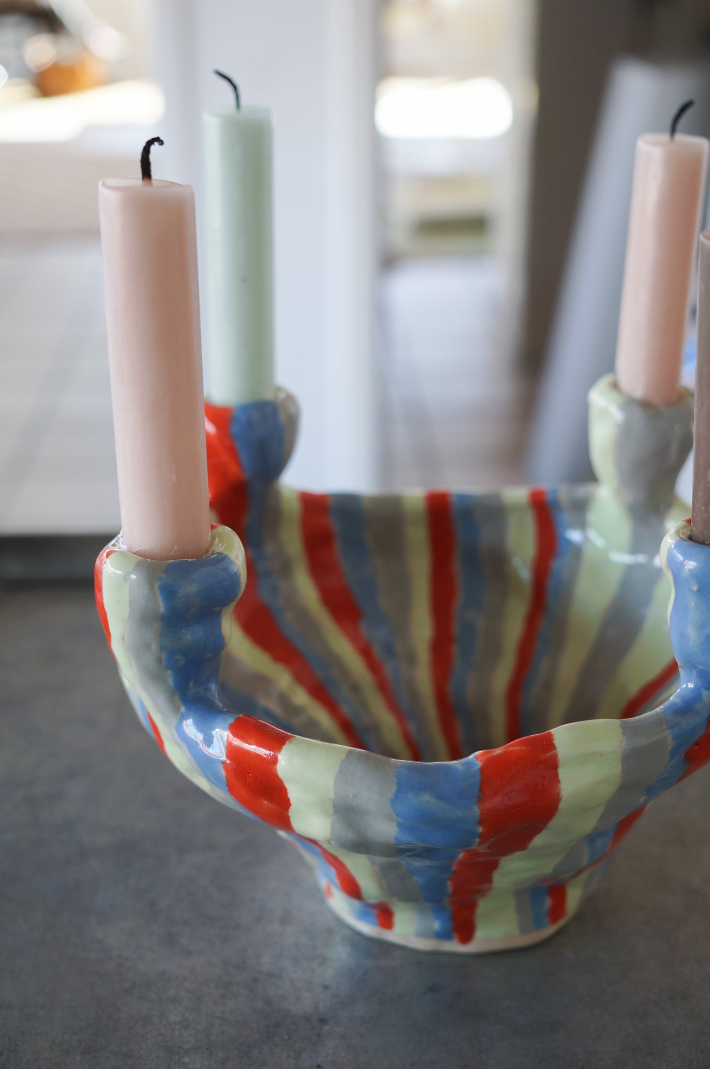 Stribet lysestage til fire lys