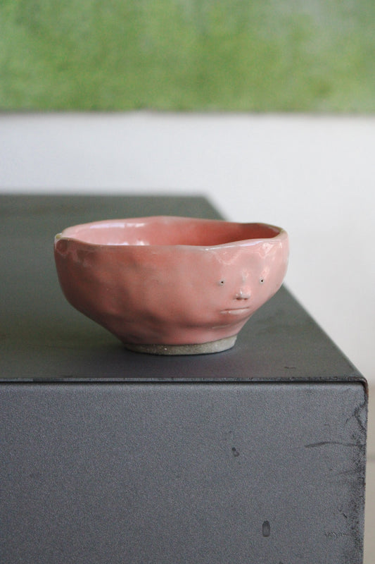 Håndlavet, lyserød ansigtskop i stentøj