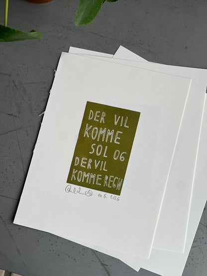 Der vil komme sol og der vil komme regn • prøvetryk i grønlig/khaki nuance