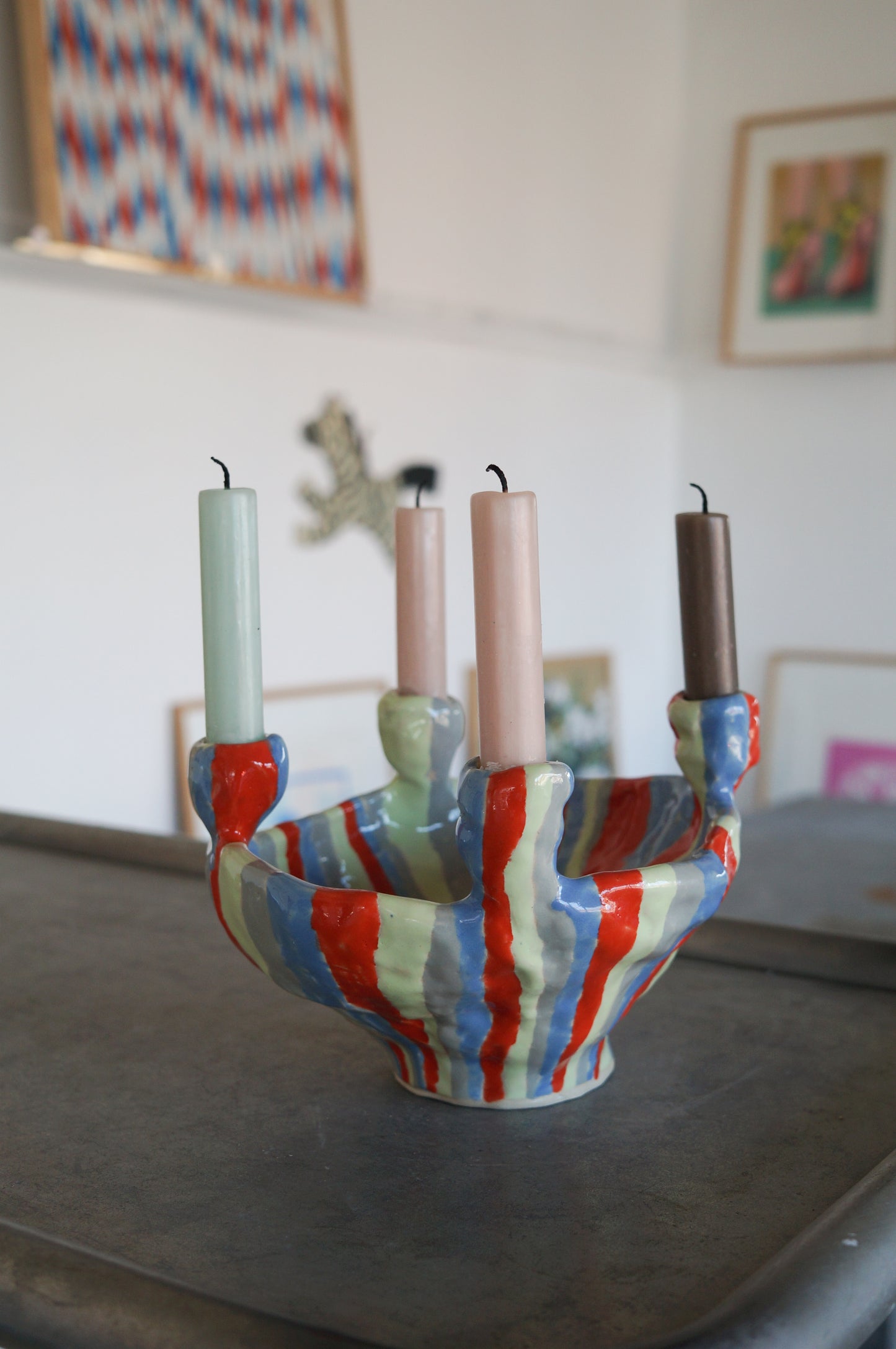 Stribet lysestage til fire lys