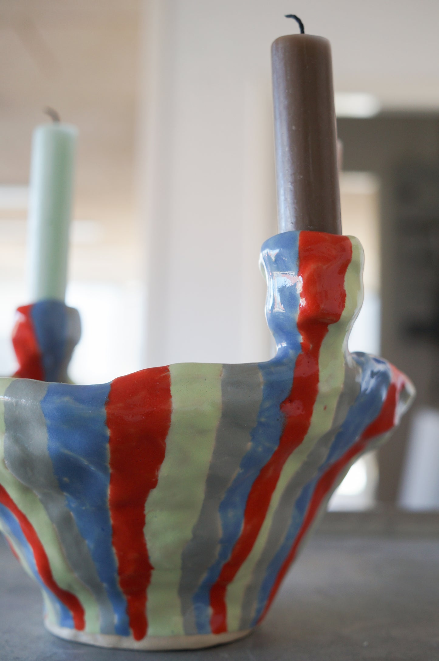 Stribet lysestage til fire lys