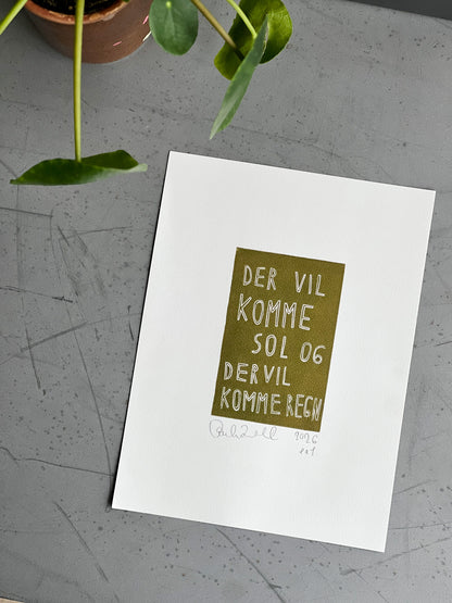 Der vil komme sol og der vil komme regn • prøvetryk i grønlig/khaki nuance