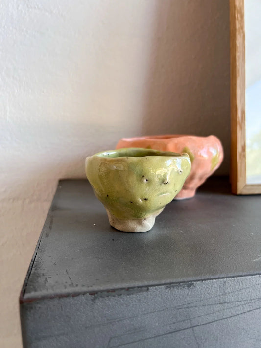 En grøn espressokop - Amanda Zimmerlund Kunst