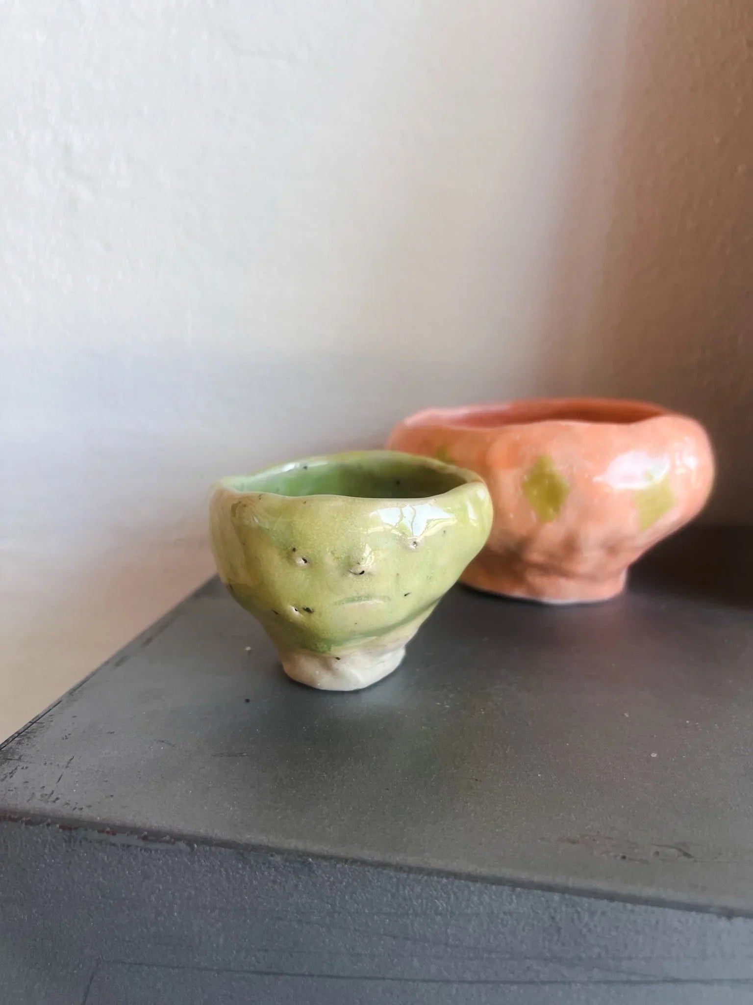 En grøn espressokop - Amanda Zimmerlund Kunst