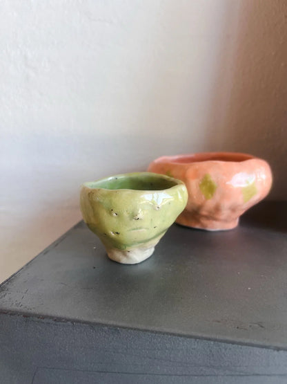 En grøn espressokop - Amanda Zimmerlund Kunst